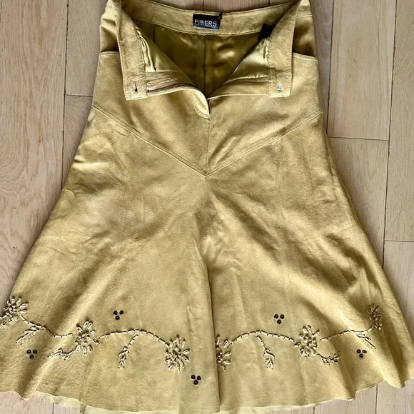 Beautiful Suede Lined Skirt - Picture 7 of 9